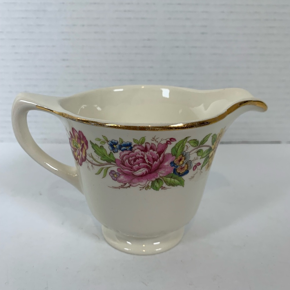 Vtg Homer Laughlin Stratford (Liberty Shape) Creamer circa 1950s   VC132